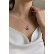 Подарочный набор 16 красных роз из мыла с кулоном