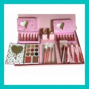 Набор подарочный KYLI розовый Подарочный набор декоративной косметики 30 шт. в ящике