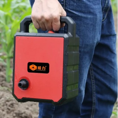 Аккумуляторная помпа для воды с 2 аккумуляторами, распылителем и шлангом 5 м Pump-01