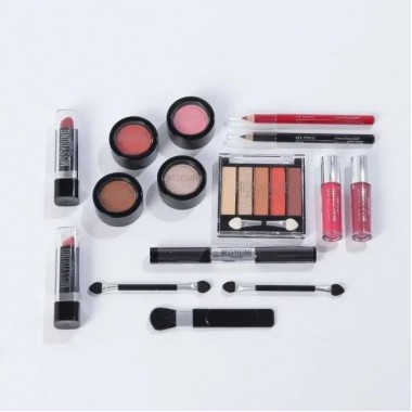 Набор декоративной косметики в алюминиевом кейсе с зеркалом Makeup set MC1488 Серебристый