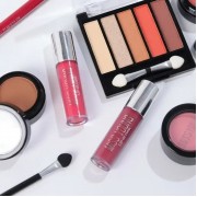 Набор декоративной косметики в алюминиевом кейсе с зеркалом Makeup set MC1488 Серебристый