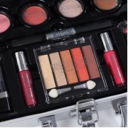 Набор декоративной косметики в алюминиевом кейсе с зеркалом Makeup set MC1488 Серебристый