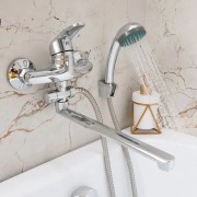 Смеситель для ванны с длинным изливом хром, с душевым гарнитуром.