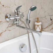 Смеситель для ванны с длинным изливом хром, с душевым гарнитуром.