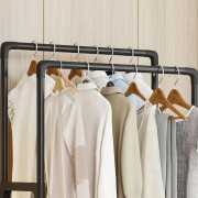 Двойная стойка-вешалка 112×56×30 см на колёсах с полкой для обуви YH9918-1