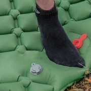 Надувной матрас 190х58х5 см с встроенным насосом и подушкой Зеленый