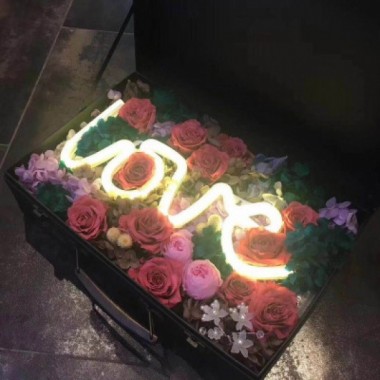 Неоновый ночник-светильник надпись Love LED для комнаты usb + батарейки