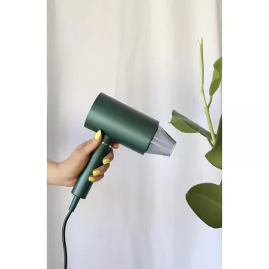 Професійний фен для волосся VGR V-431 потужністю 1600-1800 Вт зеленого кольору
