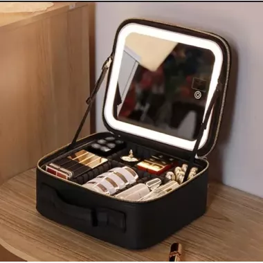 Розовая Дорожная косметичка-чемоданчик с LED зеркалом Розовая Розовая Дорожная косметичка-чемоданчик с LED зеркалом Розовая