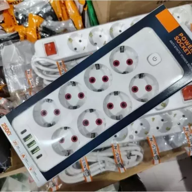 Удлинитель-переноска с 8 розетками и 3 USB-портами 2500W 5 метра Удлинитель-переноска с 8 розетками и 3 USB-портами 2500W 5 метра