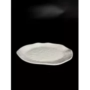 Декоративная фарфоровая тарелка с рельефной поверхностью 26 см