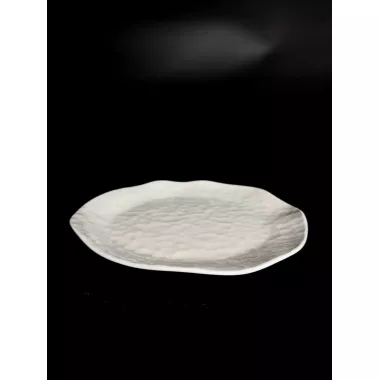 Декоративная фарфоровая тарелка с рельефной поверхностью 26 см