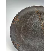 Керамическая тарелка с темным фактурным узором 26 см
