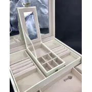 Скринька для прикрас стьобана з великим дзеркалом, що відкидається, маленька скринька всередині колір слонова кістка