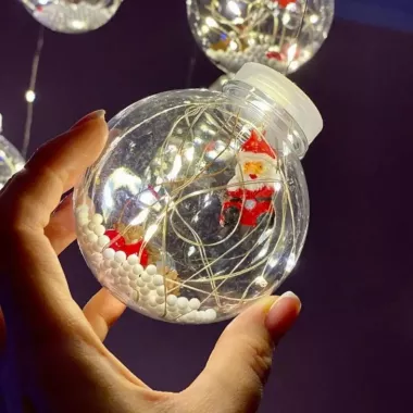 Гірлянда завіса штора Кулі з наповненням Дід Мороз, 3м, 10 куль LED USB Гірлянда завіса штора Кулі з наповненням Дід Мороз, 3м, 10 куль LED USB