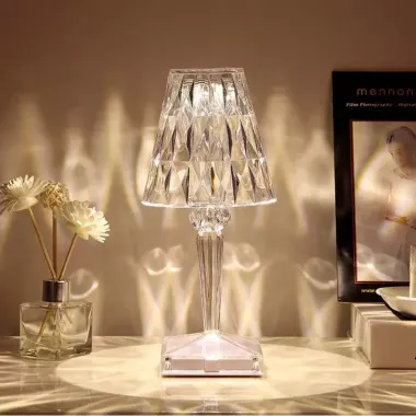 Настільна лампа Diamond Design Сучасний світлодіодний LED Light Touch USB Настільна лампа Diamond Design Сучасний світлодіодний LED Light Touch USB