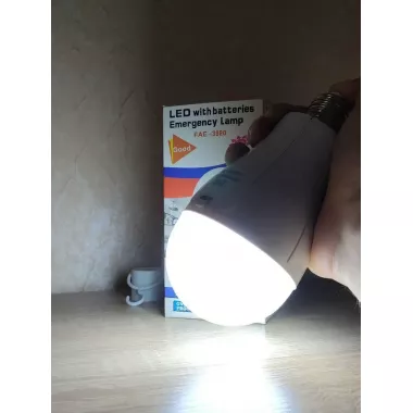 Аварийная светодиодная лампа 20W с аккумулятором на патрон лампочка Led аккумуляторная под цоколь