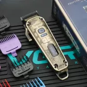 Аккумуляторная машинка для стрижки VGR V-005 с насадками 8 шт