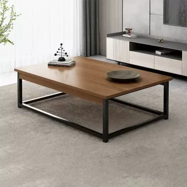 Журнальный столик с деревянной столешницей и металлическим каркасом