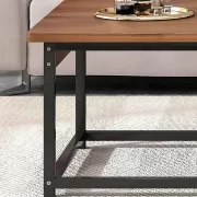 Журнальный столик с деревянной столешницей и металлическим каркасом