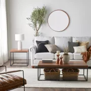 Журнальный столик с деревянной столешницей и металлическим каркасом