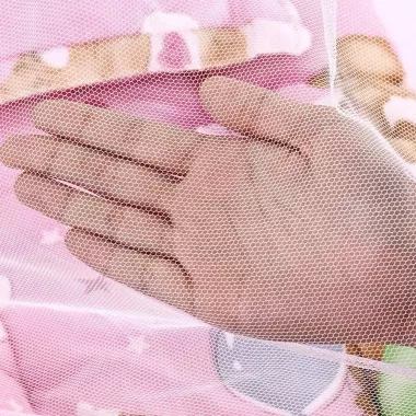 Детская переносная складная кроватка с москитной сеткой / Бескаркасная детская кроватка Розовая