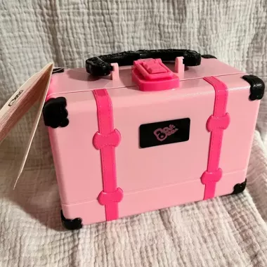 Детской набор декоративной косметики в чемодане Детской набор декоративной косметики в чемодане