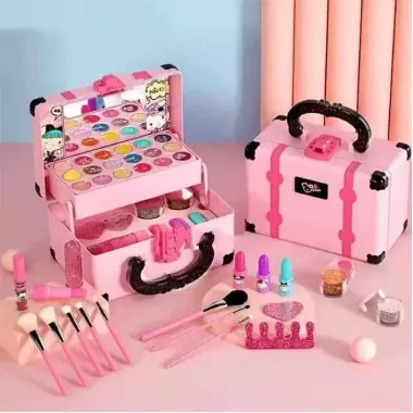 Детской набор декоративной косметики в чемодане Детской набор декоративной косметики в чемодане