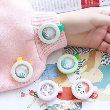 Клипса от комаров Bikit Guard c натуральными экстрактами с полиэтиленовой капсулой. Клипса от комаров Bikit Guard c натуральными экстрактами с полиэтиленовой капсулой.