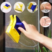 Магнитная щетка для мытья окон с двух сторон Magnetic Double side Cleaner 40мм со страховочным шнуром желто-синяя
