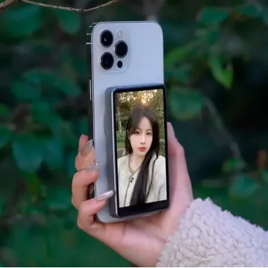 Магнитный экран/монитор для смартфонов с динамиками на заднюю панель телефона для селфи и блога Fotorgear X40 Магнитный экран/монитор для смартфонов с динамиками на заднюю панель телефона для селфи и блога Fotorgear X40