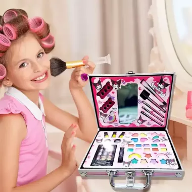 Набор детской косметики Kuromi в кейсе (40 предметов) / Косметика для детей / Детская косметика