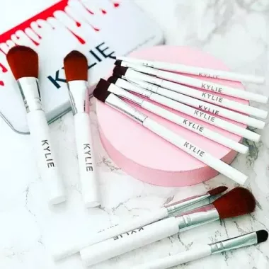Набір кистей для макіяжу KYLIE 12 штук Набір кистей для макіяжу KYLIE 12 штук