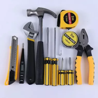 Набор инструментов универсальный в чемодане 12 предметов в пластиковом кейсе Набор инструментов универсальный в чемодане 12 предметов в пластиковом кейсе