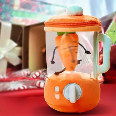 Плюшевий блендер з морквою що обертається