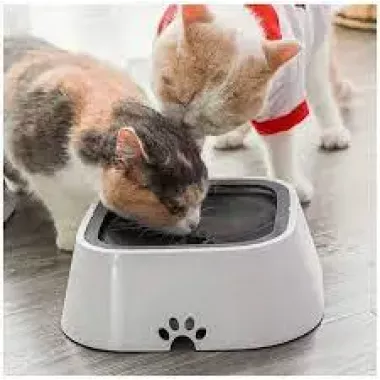 Поилка непроливайка для собак и кошек с плавающим диском Миска антипроливайка для воды MAGIC BOWL Белая 1,5л