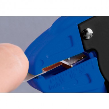 Стриппер для зачистки и резки многожильных проводов Стриппер для зачистки и резки многожильных проводов