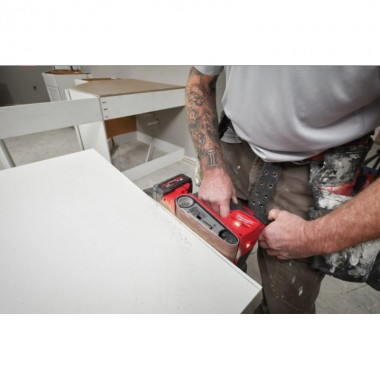 Шлифмашина ленточная аккумуляторная бесщеточная MILWAUKEE M18 FBTS75-0 (каркас)