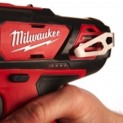 Дрель-шуруповерт MILWAUKEE M12 BDD-202C крутящий момент 30 Нм 4933441915