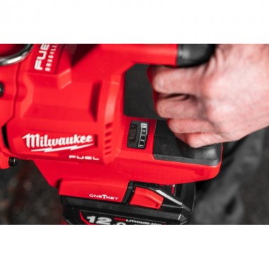 Гайковерт высокомоментный 1'' (2711Нм)  MILWAUKEE M18 FUEL ONEFHIWF1DS-0C с рукояткой