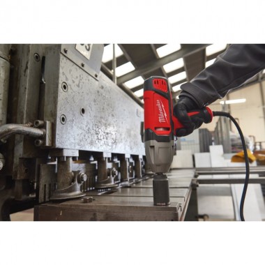 Гайковерт ударный 1/2" MILWAUKEE IPWE 400 R крут. мом. 400 Нм, 4933451524 Гайковерт ударный 1/2" MILWAUKEE IPWE 400 R крут. мом. 400 Нм, 4933451524