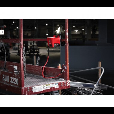 Страховочный эластичный строп для электроинструмента весом до 4.5 кг MILWAUKEE 4932471351 Страховочный эластичный строп для электроинструмента весом до 4.5 кг MILWAUKEE 4932471351