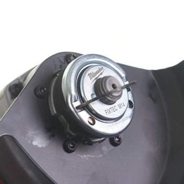 Кутошліфувальна машина AGV 13-125 XSPDEB с AVS, тормозом и лопаточным выключателем MILWAUKEE