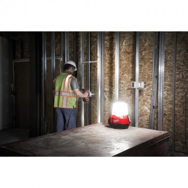 Фонарь профессиональный M18™ MILWAUKEE 4933464134 светоотдача 3000 люмен
