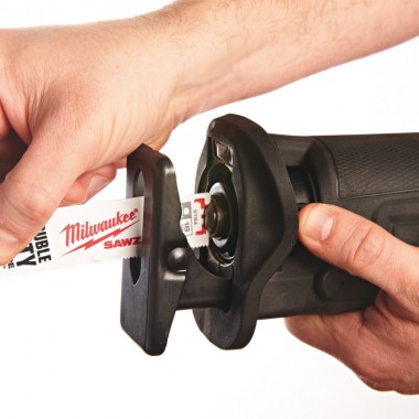 Пила сабельная аккумуляторная MILWAUKEE, M18 BSX-402C (ЗУ, 2х4Ач, кейс)