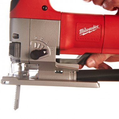 Лобзик MILWAUKEE, JSPE 135 TX, 750Вт (+ полотна 5 шт., перехідник, кабель 4 м, насадка проти сколів, щиток від пилу, знімна плас