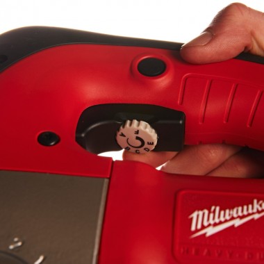 Лобзик MILWAUKEE, JSPE 135 TX, 750Вт (+ полотна 5 шт., перехідник, кабель 4 м, насадка проти сколів, щиток від пилу, знімна плас