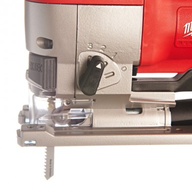 Лобзик MILWAUKEE, JSPE 135 TX, 750Вт (+ полотна 5 шт., перехідник, кабель 4 м, насадка проти сколів, щиток від пилу, знімна плас