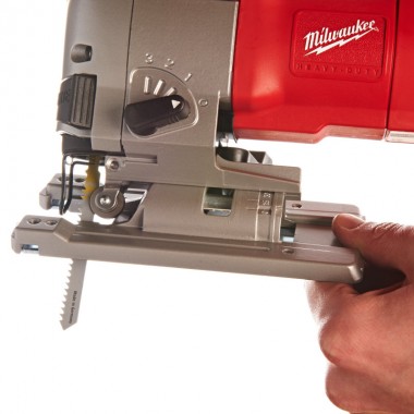 Лобзик MILWAUKEE, JSPE 135 TX, 750Вт (+ полотна 5 шт., перехідник, кабель 4 м, насадка проти сколів, щиток від пилу, знімна плас