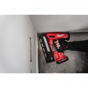 Пістолет цвяхозабивний акумуляторний безщітковий M18 FN16GA-202X MILWAUKEE